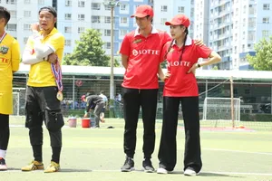 Hồ Bích Trâm khóc phản đối quyết định của HLV Hồng Sơn 