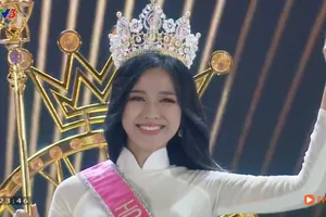 Đỗ Thị Hà đăng quang Hoa hậu Việt Nam 2020