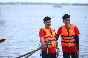 Mạc Văn Khoa đau đầu khi dẫn chương trình cùng Tiết Cương