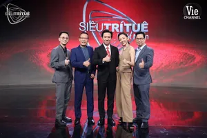 Rhymastic thu mình trước giám khảo gạo Siêu trí tuệ Việt Nam