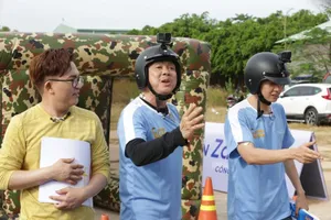 Khoảnh khắc hài hước của cố NS Chí Tài chơi trò Hát nối chữ