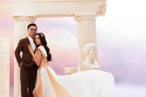 Á hậu Thúy An tung ảnh cưới cùng chồng Tiến sĩ