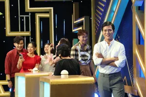 Trần Phong bị đồng nghiệp xa lánh khi chơi Úm ba la ra chữ gì?