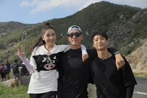 Khả Như thích thú khi đến Bãi Môn ở Phú Yên