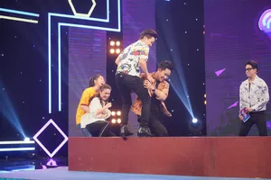 Như Huỳnh hát 'Phố không mùa' phiên bản cải lương cực ngọt