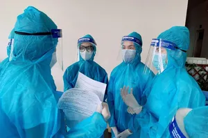 Dàn hậu tham gia điều phối hỗ trợ người dân tiêm vaccine