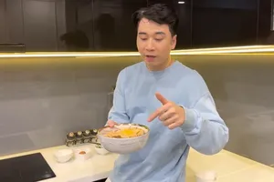 Karik thách Ninh Dương Lan Ngọc vừa Plank vừa hát bolero