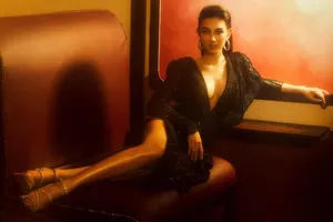 Thùy Tiên tung clip nói tiếng Thái, fan bấn loạn với tạo hình Thái theo Lisa