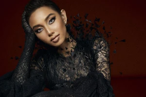 Người đẹp Thùy Tiên tung bộ ảnh táo bạo với phong cách mới