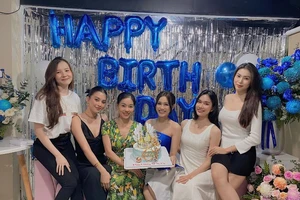 Đỗ Hà đón sinh nhật muộn bên hội chị em Hoa, Á hậu