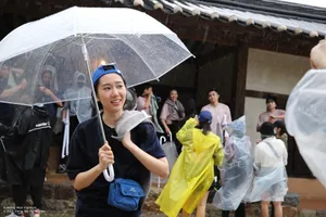 Thúy Ngân vẫn không thoát nạn bị kéo lê trong Running Man Vietnam 