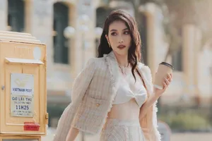 Á hậu Phương Anh sành điệu với loạt váy áo của Lê Thanh Hòa