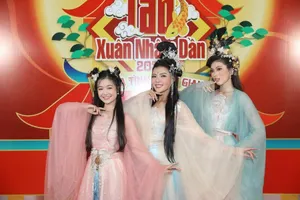 Ngọc Thảo đọ sắc cùng tiểu mỹ nhân Bảo Ngọc tại 'Táo xuân 2022'