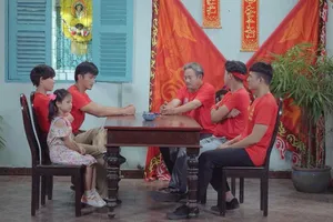 Kha Ly vào vai cô nhà văn trong tập 1 'Vũ điệu đón xuân'