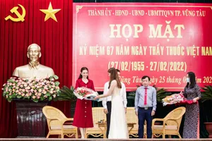 Hoa hậu Thùy Tiên tri ân ngày Thầy thuốc Việt Nam