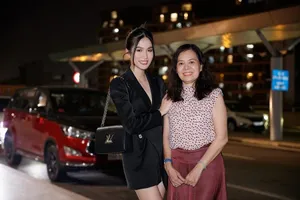 Á hậu Phương Anh dự 'Paris Fashion Week' tại Pháp