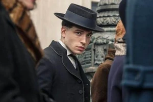 Tìm hiểu về Credence Barebone nhân vật bí ẩn nhất loạt phim 'Sinh vật huyền bí'