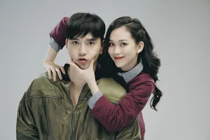 Lộ diện bạn gái màn ảnh của Thuận Nguyễn trong 'Qua bển làm chi'