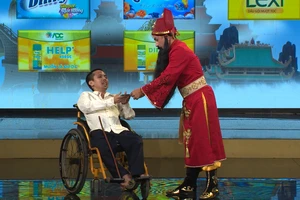 Chàng trai khiếm khuyết hoàn thành ước mơ trở thành kỹ sư vi tính