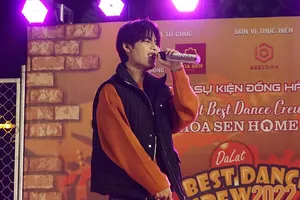 Lục Huy Uni5 chia sẻ việc hát lưu loát tiếng Hàn là do bản năng 