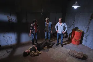 Võ Hiếu giả vờ mê sảng, quyết tìm cách thoát khỏi địa ngục trần gian 