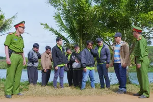 Kì Quý nghĩ ra diệu kế, phối hợp với công an đưa lão Kha vào rọ