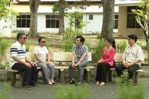 Ước mơ cho con học của 2 vợ chồng khiếm thị