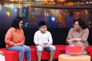 MC Ốc Thanh Vân khâm phục cậu bé 7 tuổi kiên cường chiến đấu với khối u quái ác