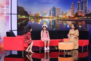 Cô bé 9 tuổi ấm ức vì bị mẹ đối xử thiên vị