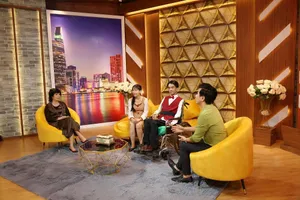 Câu chuyện tình yêu cổ tích của cặp đôi 'Thầy giáo xe lăn'