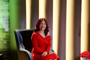 Vợ tá hỏa khi hay tin chồng rêu rao mình là gái bán hoa đã qua đời