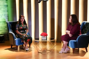 Mẹ cùng con gái mang theo muối ớt để đi đánh ghen trong chương trình 'Người thứ ba'