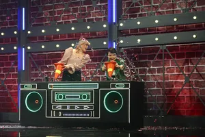 Lâm Vỹ Dạ khiến khán giả bất ngờ khi xin ban tổ chức phạt đồng đội ?