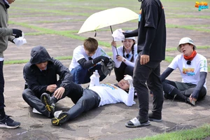 Dàn cast đứng ngồi không yên khi Nhã Phương, Cris Phan gặp nạn