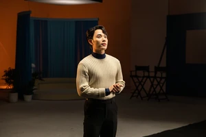 Hé lộ những hình ảnh mới lạ của Trúc Nhân trong MV mới