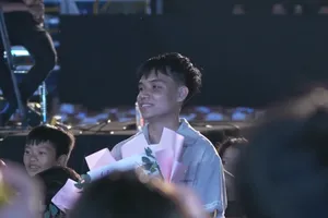 Bạn trai của tân Hoa hậu Huỳnh Trần Ý Nhi gây chú ý 