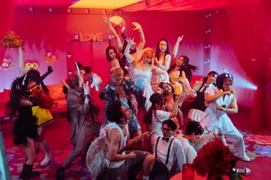  Đông Nhi bùng nổ với màu sắc mới trong MV Ý trời