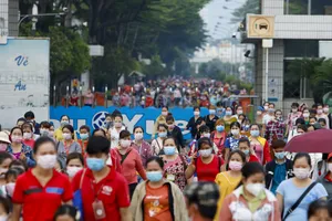 Giờ tan tầm đông nghẹt của hàng ngàn công nhân Pouyuen