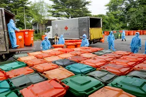 Bên trong nhà máy xử lý rác thải y tế liên quan COVID-19 ở TP.HCM