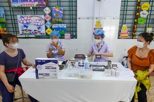 Người dân đi tiêm vét vacine trong chiến dịch đợt 4