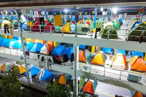 Công nhân “cắm trại” tại nơi làm việc để phòng dịch