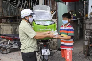 Người nghèo TP.HCM được nhận 'cơm di động' miễn phí