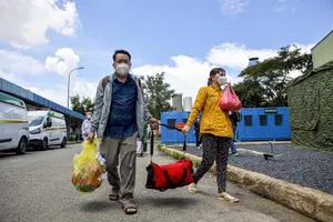 7 bệnh nhân COVID-19 nặng trở về nhà từ Trung tâm hồi sức Bệnh viện Bạch Mai