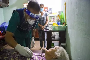 TPHCM: Thăm khám, tiêm vaccine tại nhà cho phụ nữ mang thai, người cao tuổi