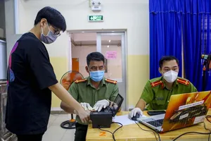 Người tạm trú ở TP.HCM vui khi làm CCCD sau nới lỏng giãn cách