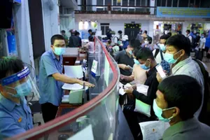 Không đủ điều kiện phòng dịch, nhiều hành khách lỡ hẹn chuyến tàu hồi hương