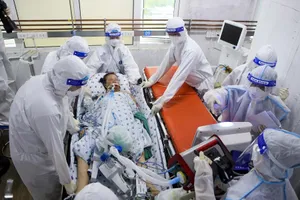 BV Đại học Y Dược chuyển F0 nặng về BV dã chiến số 13