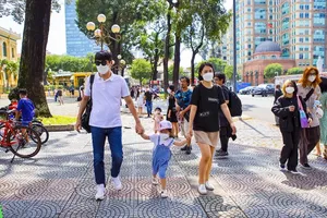 Cùng người dân TP.HCM tận hưởng ngày cuối tuần 'bình thường mới'