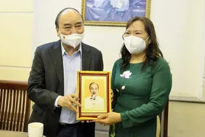 Chủ tịch nước Nguyễn Xuân Phúc thăm các nhà giáo tiêu biểu tại TP.HCM