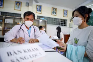 Trẻ xong 2 mũi vaccine, an tâm đến trường